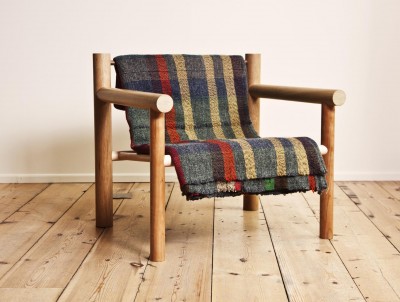Max-Lamb_Woodware_Lounge-chair-with-blanket_1